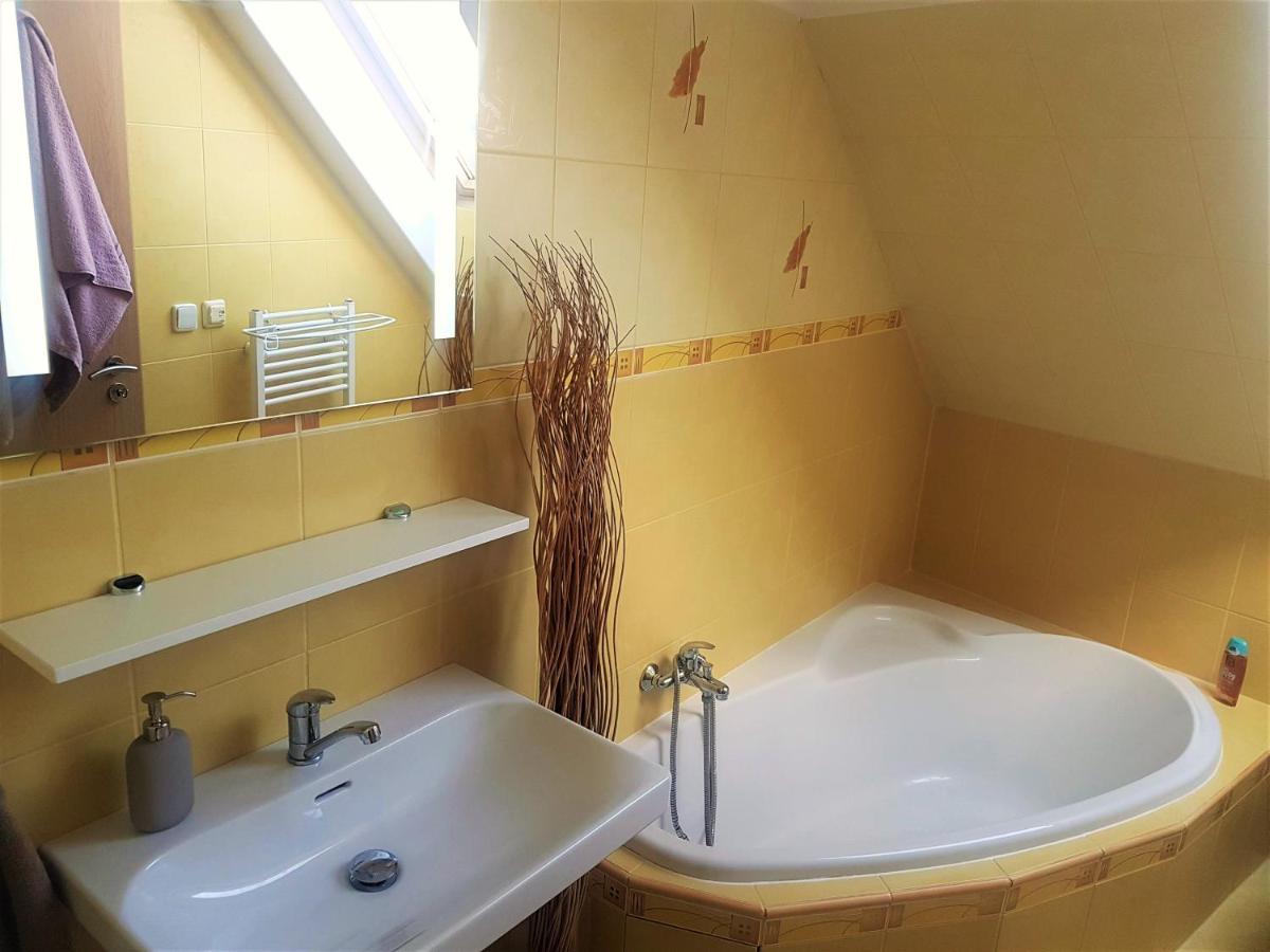 Apartmán V aleji Slavkov u Brna Kültér fotó